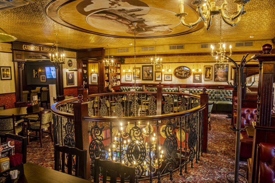 Паб The White Hart Pub Паб The White Hart Pub